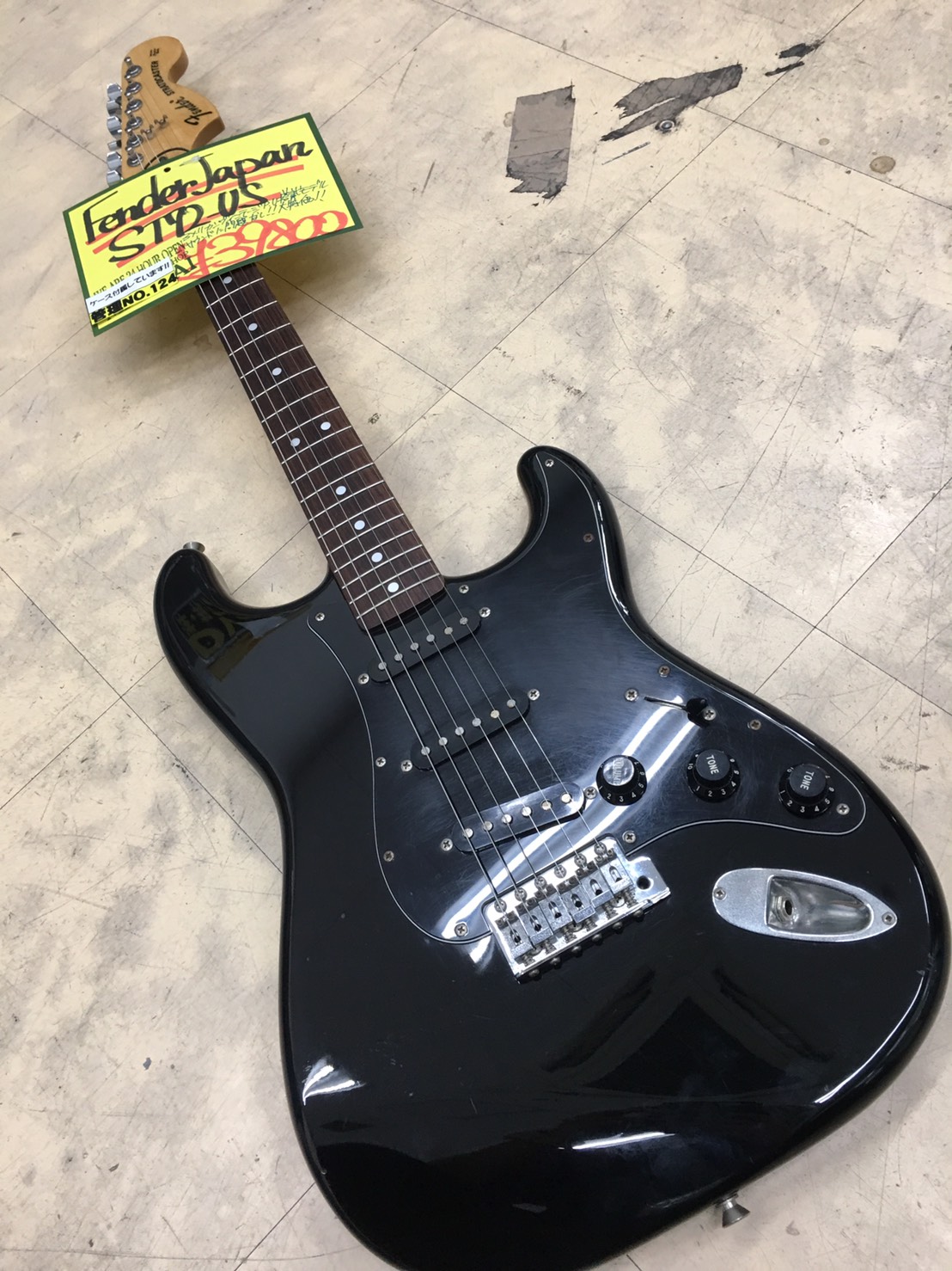 楽器】♪大特価のお知らせ♪Fender Japan ST72-US BKがなんと¥39800 
