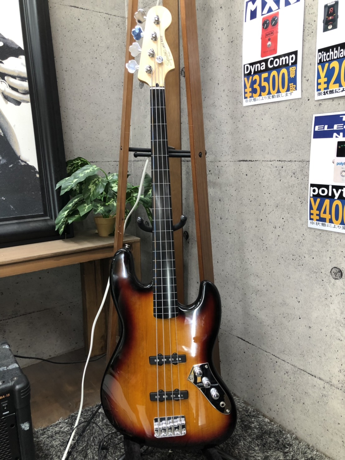 楽器】こんなの買取りました！(｀・ω・´)ゞ《Squire by Fender Classic Vibe Jazz Bass Fretless》 |  万代書店 熊谷店