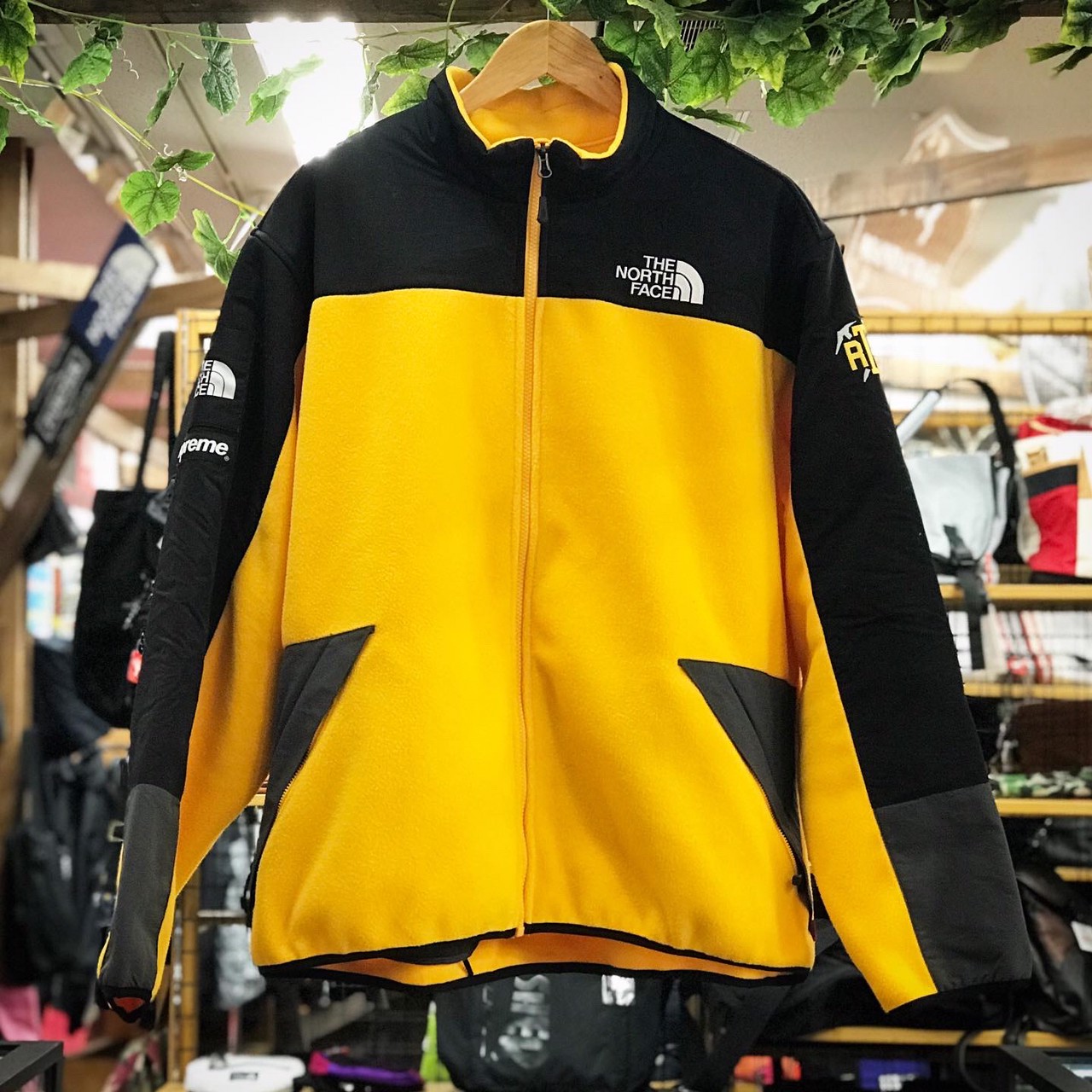 Supreme The North Face Fleece Gold  S