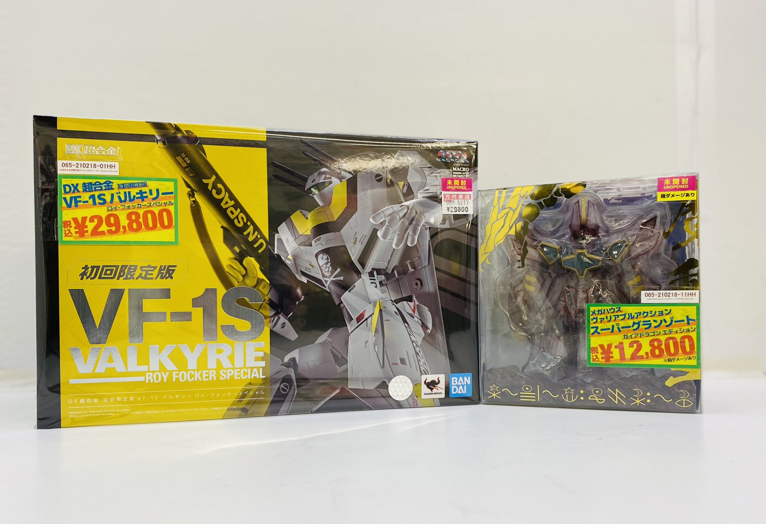 四日市日永店 2 17 おもちゃ 超時空要塞マクロス Dx超合金 初回限定版 Vf 1s バルキリー ロイ フォッカースペシャル など入荷しました 万代書店 三重総合