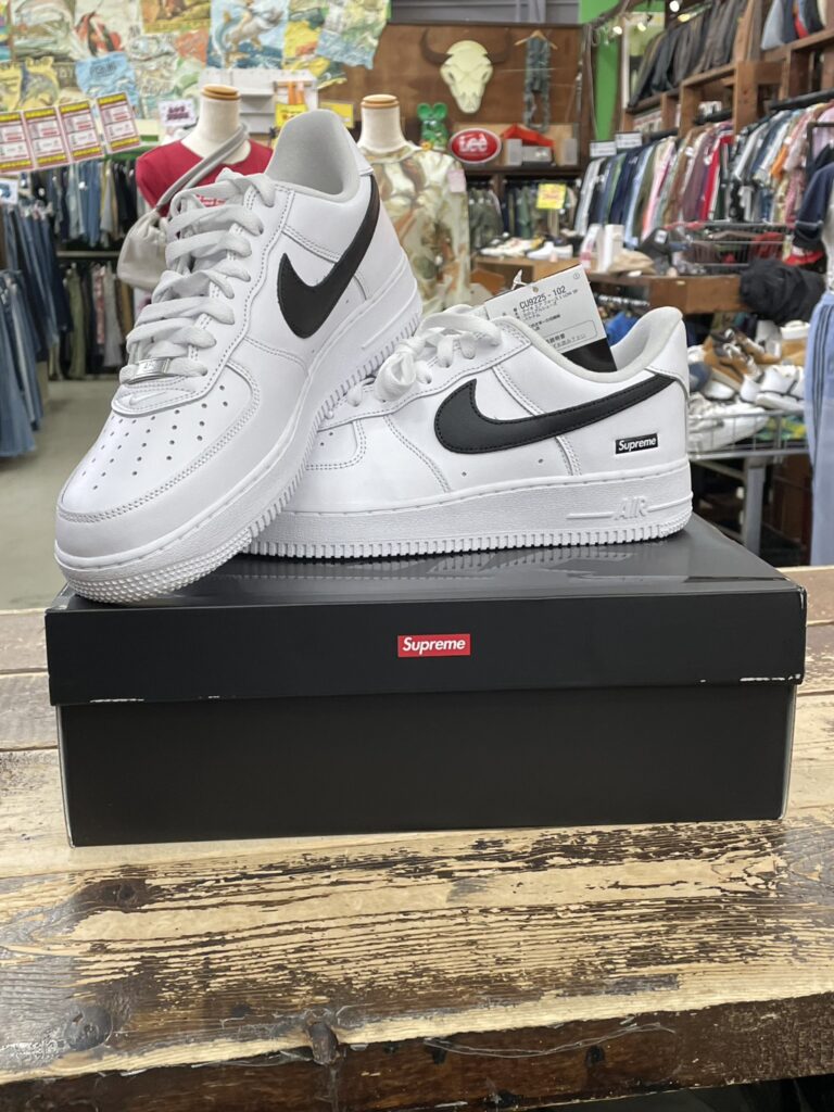 鈴鹿店】大人気スニーカー入荷致しました‼️👟 | 万代書店 三重