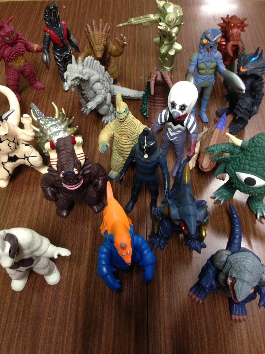 12/14☆おもちゃコーナー、ウルトラ怪獣500シリーズが大量に入荷しま