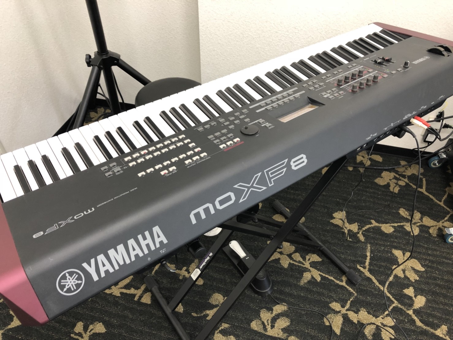 yamaha moxf8 stand