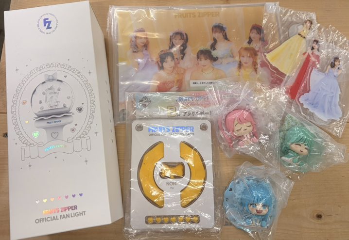FRUITSZIPPER まとめ売り 51点 ☆アイドルグッズコーナーよりFRUITS ZIPPERグッズ買取＆品出ししま