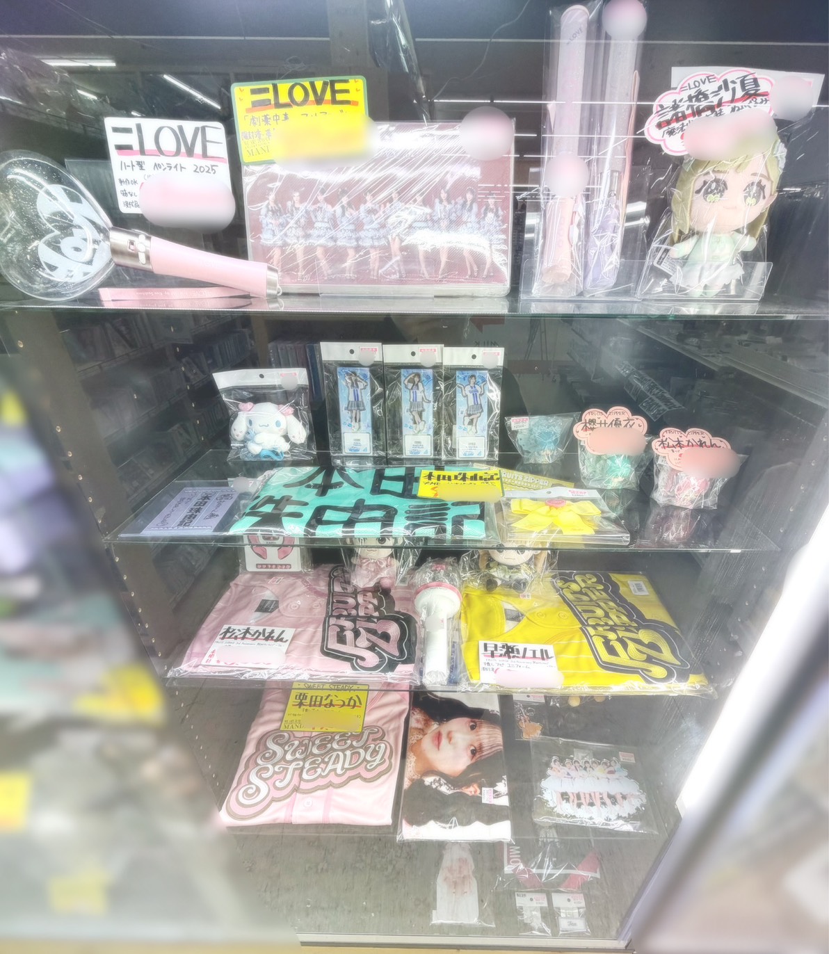アイドルグッズコーナーより 女性アイドルグッズ多数品出ししました
